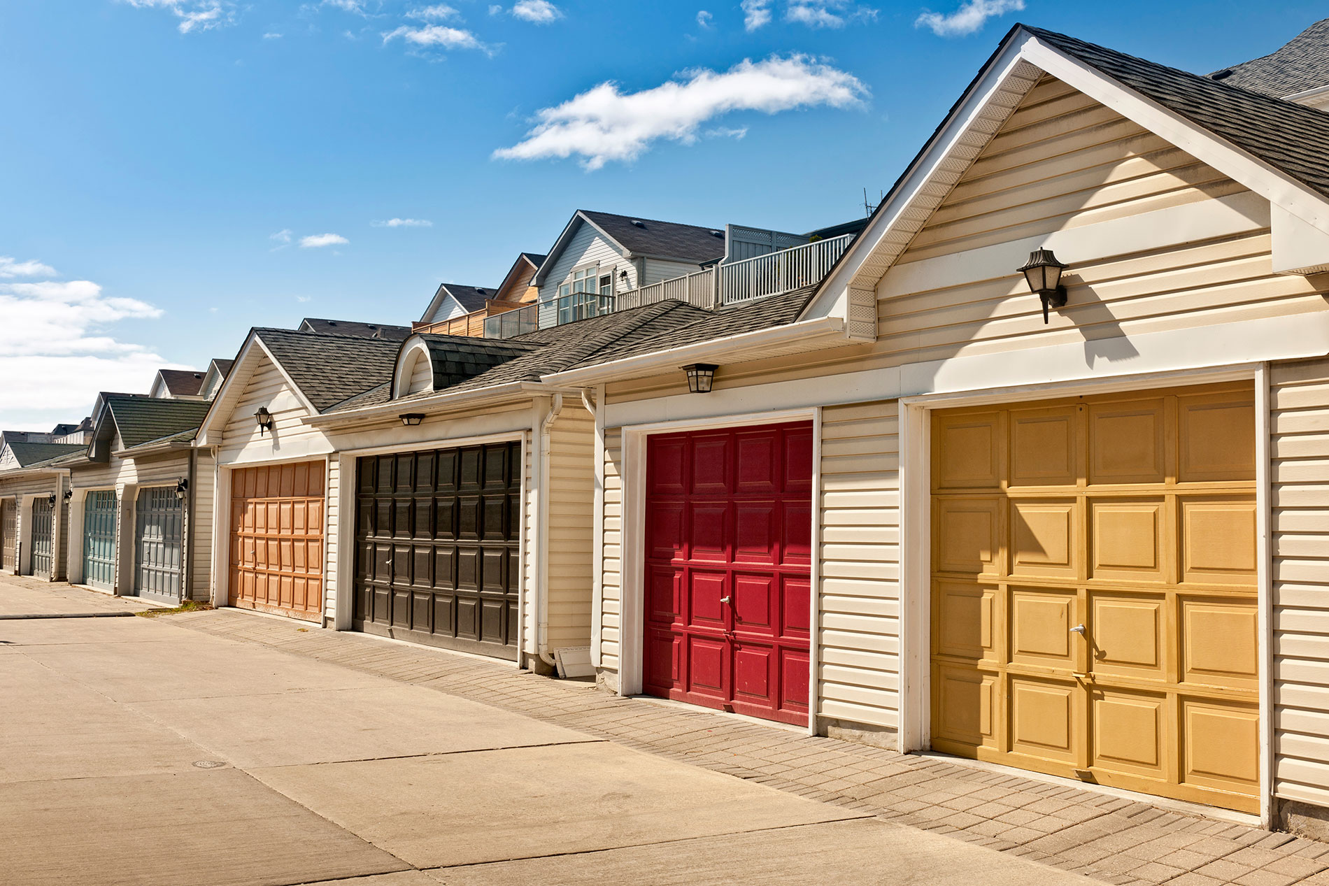 A Guide To Selecting The Right Garage Door Color New England Overhead